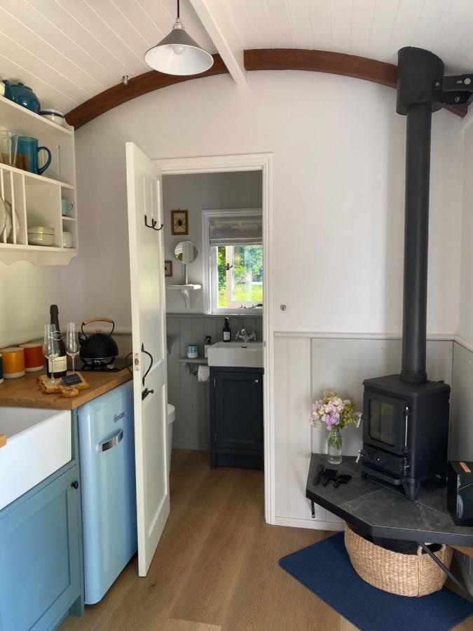 Coachroad Shepherds Huts Petworth Exterior foto