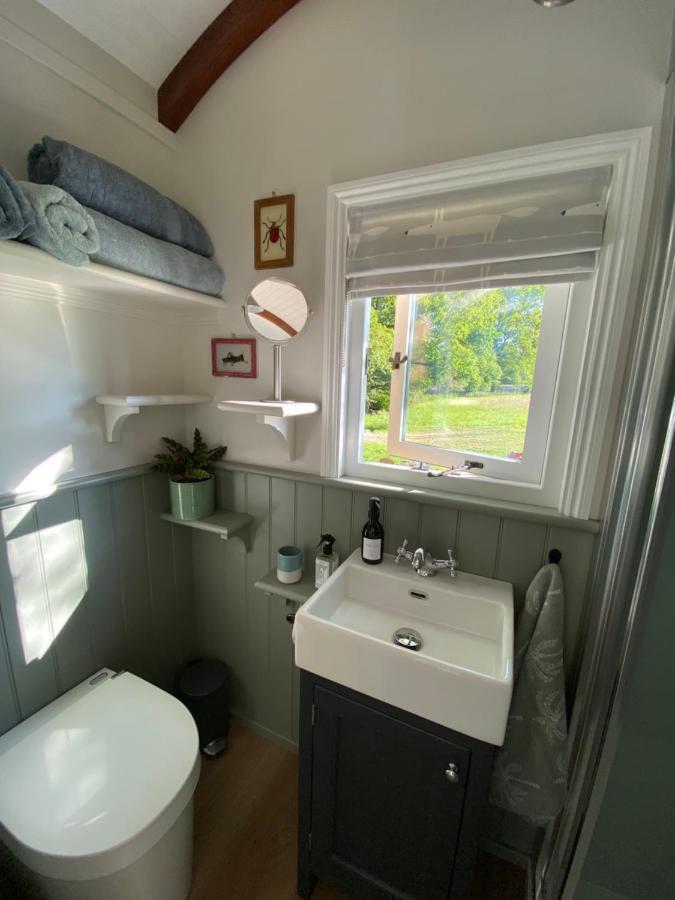 Coachroad Shepherds Huts Petworth Exterior foto